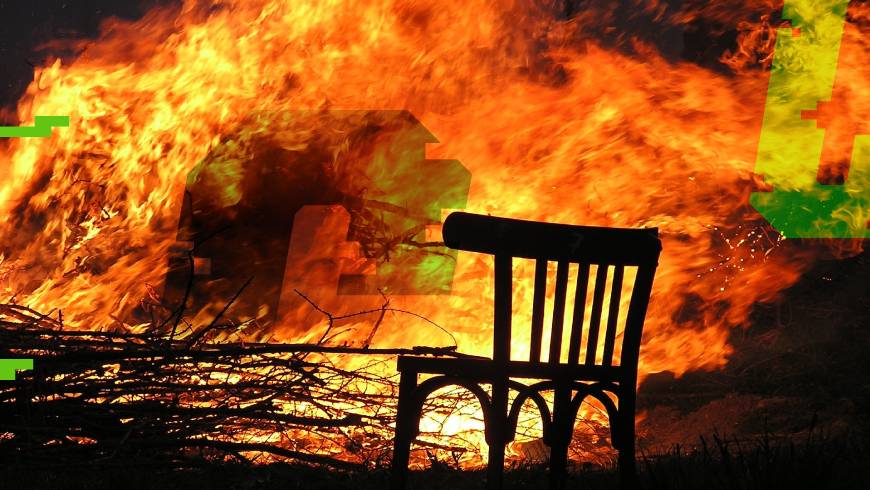 pożar i krzesło